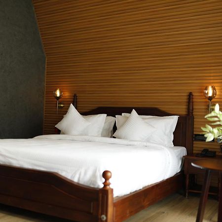 Leela'S 7Th Heaven Resort & Spa Trikunnapuzha Exterior foto
