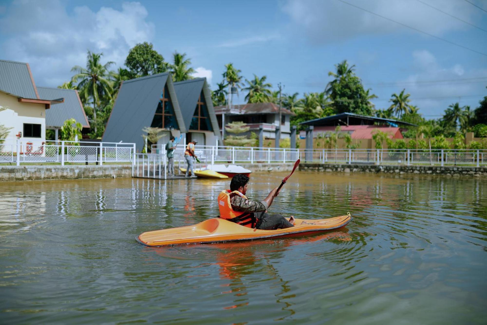 Leela'S 7Th Heaven Resort & Spa Trikunnapuzha Exterior foto