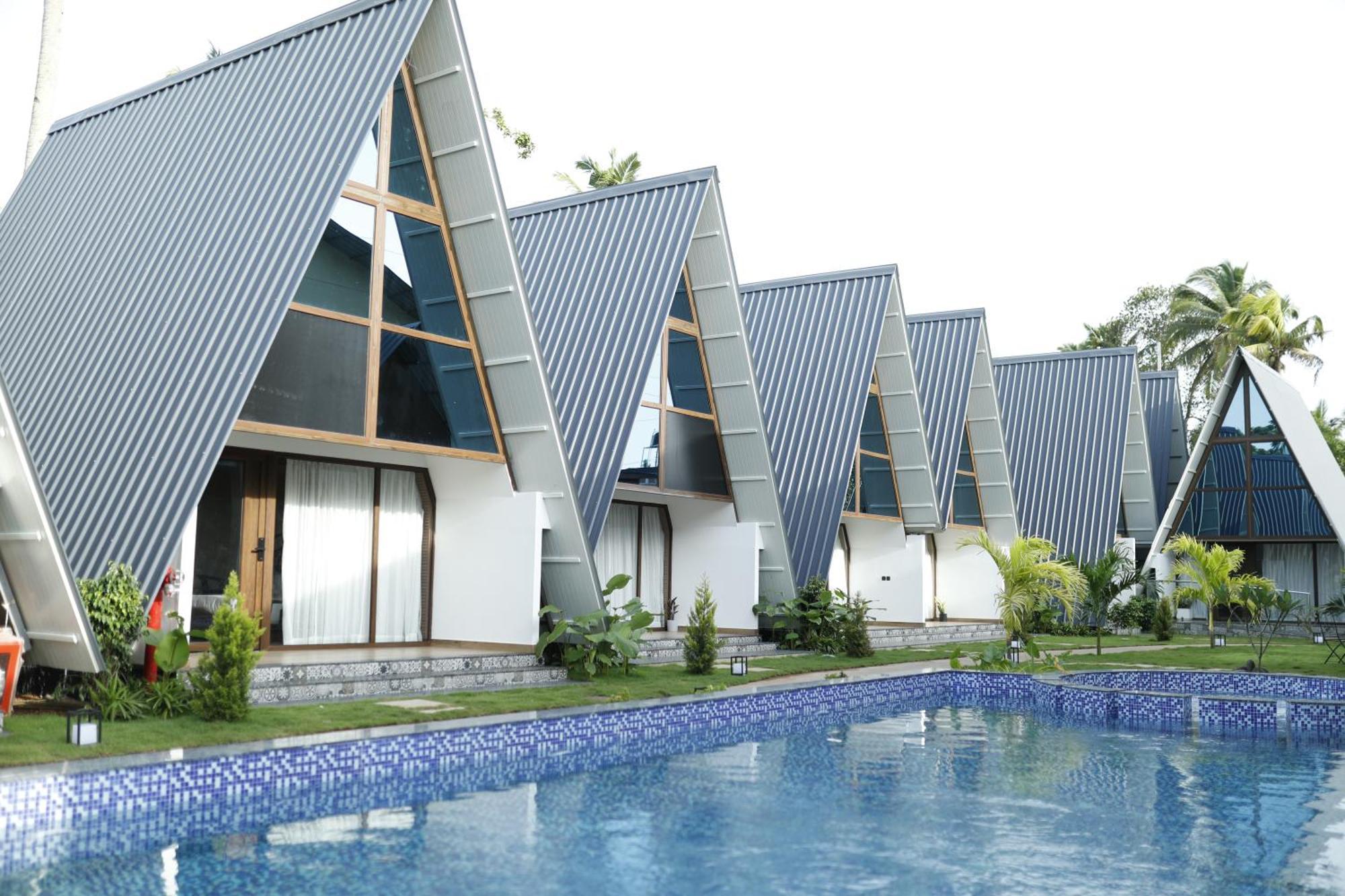 Leela'S 7Th Heaven Resort & Spa Trikunnapuzha Exterior foto